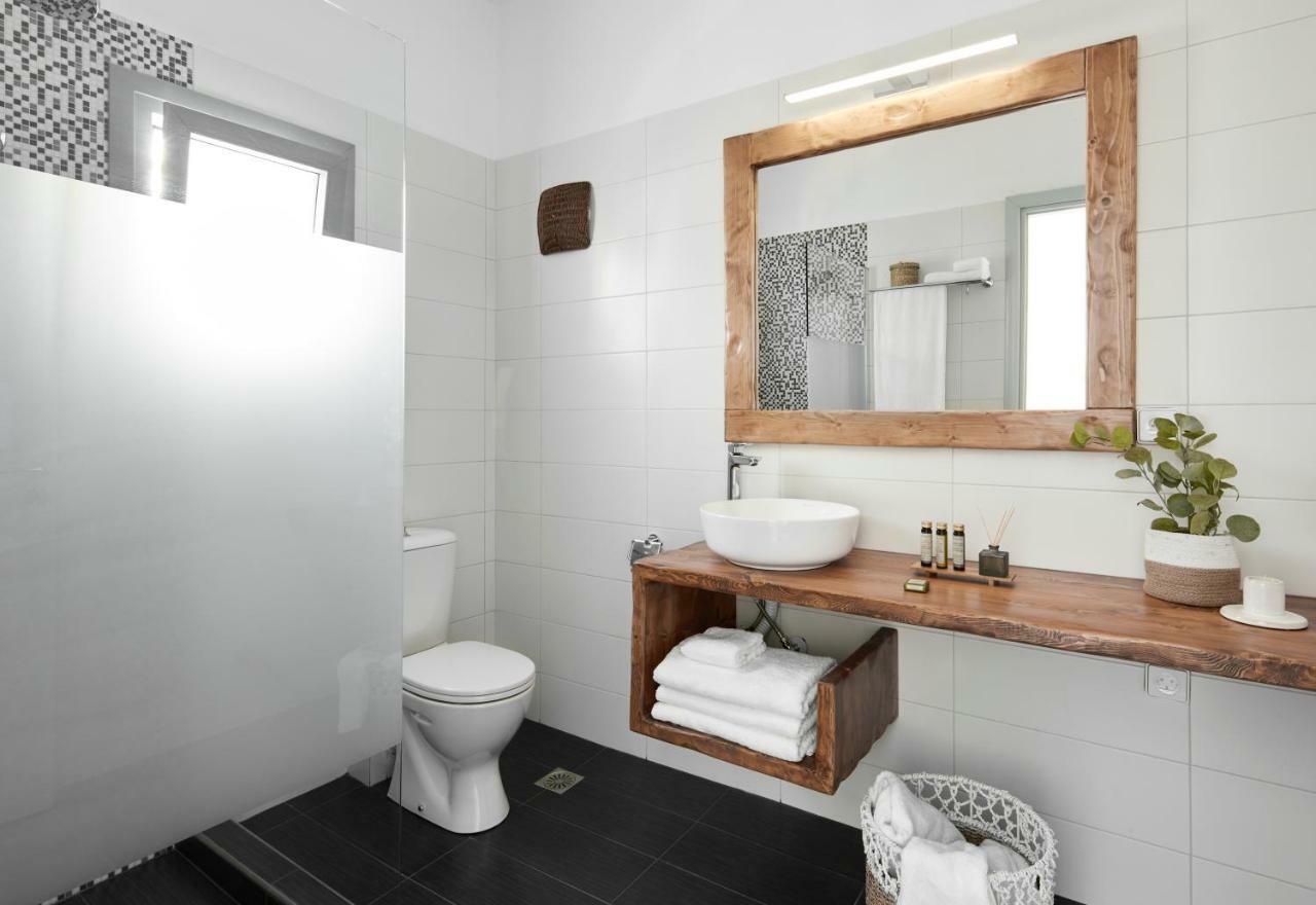 Pnoi Luxury Suites คาร์เทราดอส ภายนอก รูปภาพ