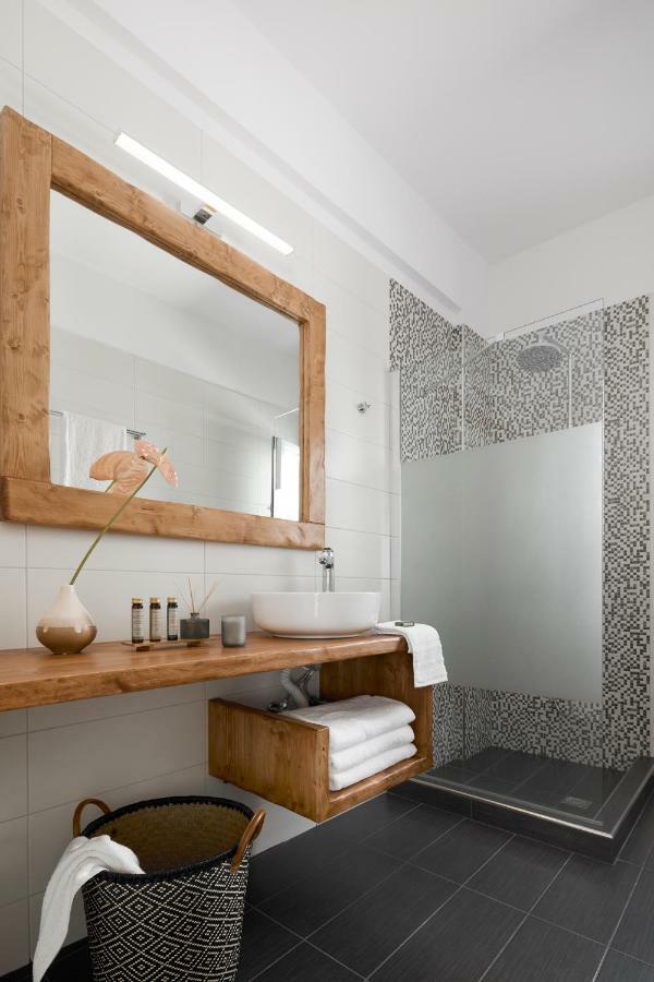 Pnoi Luxury Suites คาร์เทราดอส ภายนอก รูปภาพ